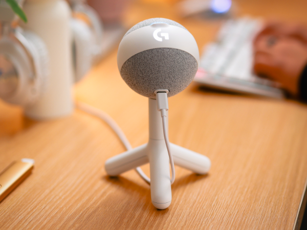 zoom of yeti orb wired gaming microphone