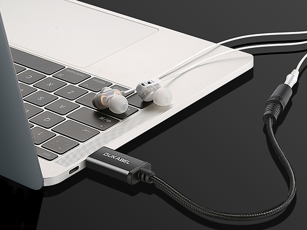 usb audio adapter with headphones