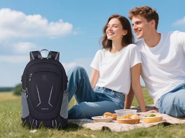 The MIYCOO versatile bag suits family picnics. It carries food and blankets for park and beach fun