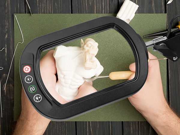 magnifying glasses with light for close work