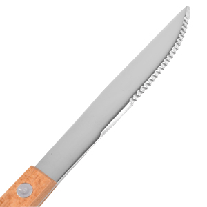 Sharp and easy to cut common foods such as bread, meats and various cooked foods.