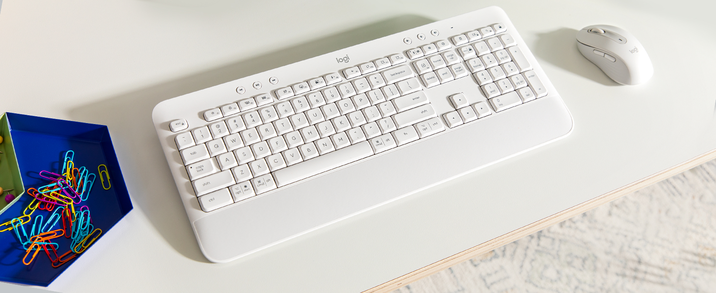 Angle image of K650 keyboard and M650 mouse in white