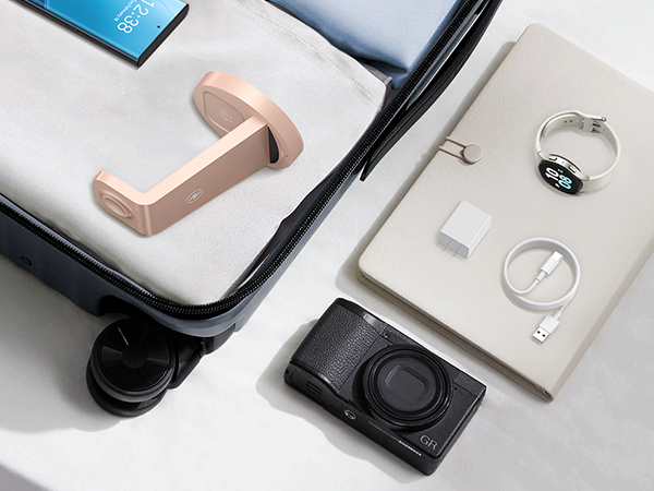 lightweight and small size travel charger