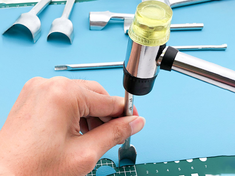 The small rubber mallet comes with two types of hard plastic and soft rubber hammer heads.