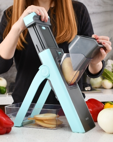 Fullstar mandoline in action