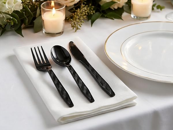 The disposable tableware features elegant floral patterns.