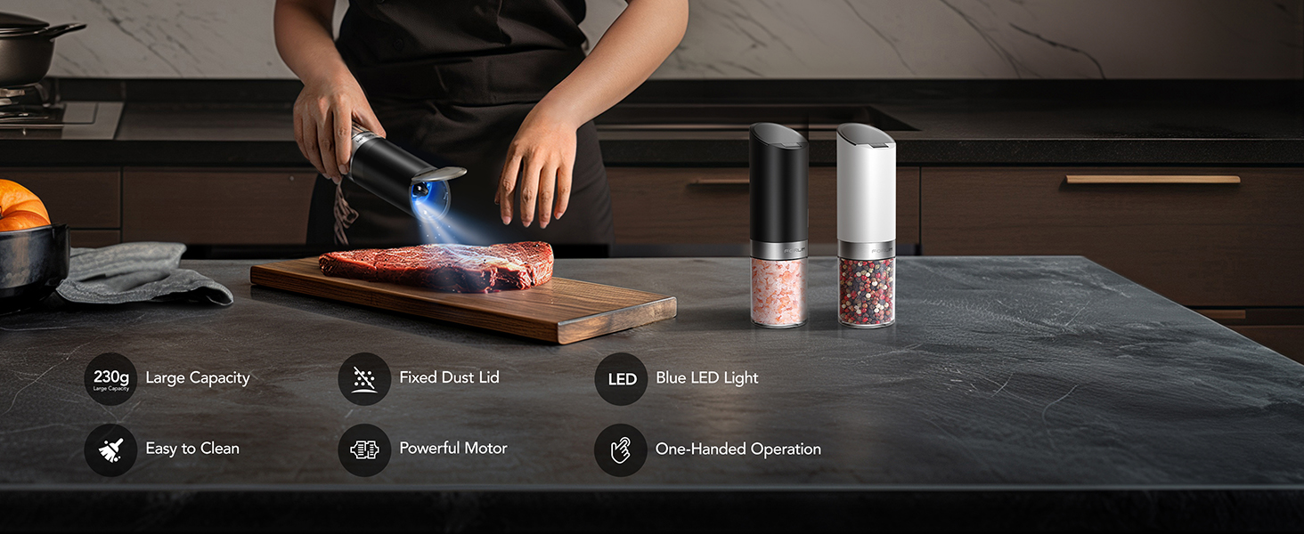 Salt and pepper grinder set