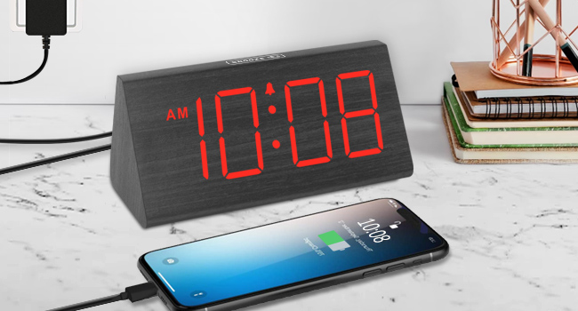 digital clock with usb