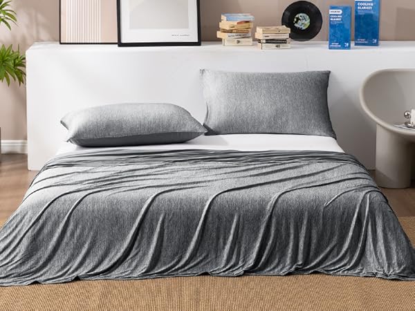 black cooling blanket