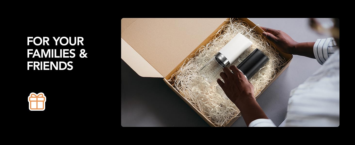 Salt and pepper grinder set