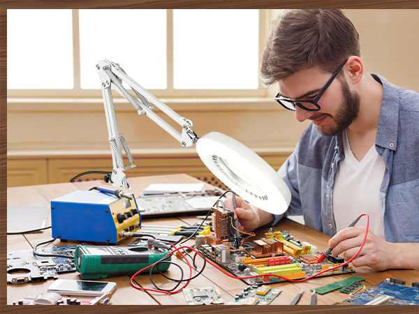 Magnifying Glass with Light and Stand