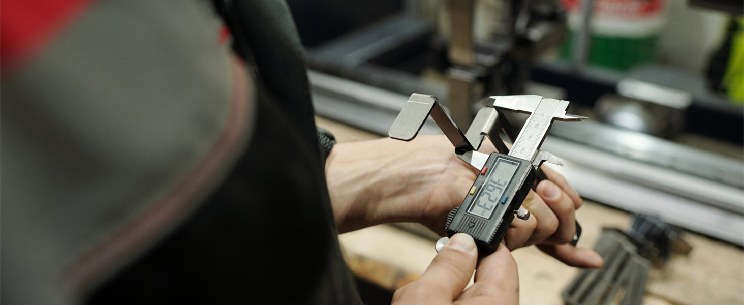 digital caliper measuring tool