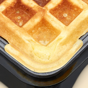 4-Slice Belgian Waffle Maker
