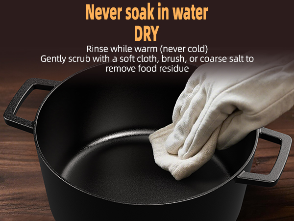 Cast iron dutch oven pot with lid