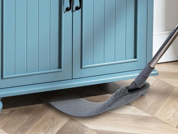 retractable dust gap cleaner