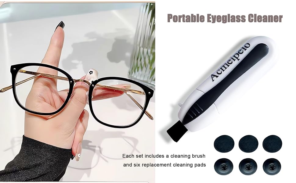 Portable eyeglass cleaner