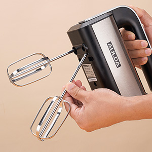 HAND MIXER