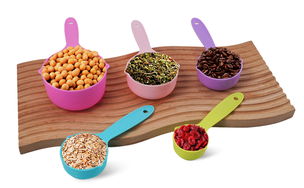 measuring spoons and cups set