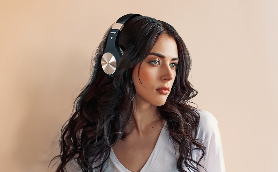 Wireless over-ear Headphones
