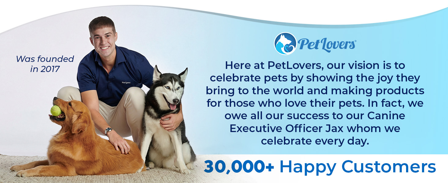 PetLovers brand story with founder and two dogs, established 2017, 30,000+ happy customers.