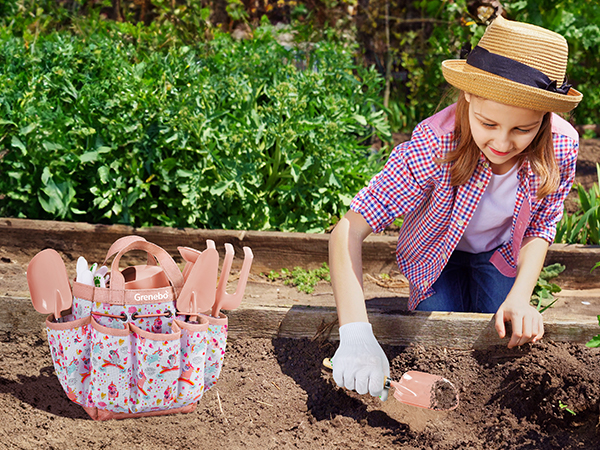 Flexibility to build hand strength and patience with the kids gardening tool set