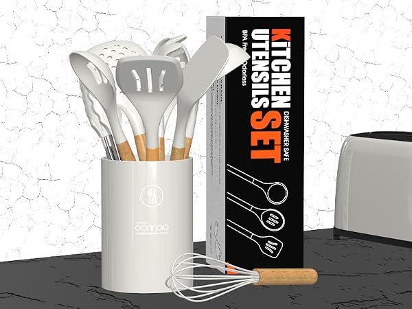 Khaki utensils