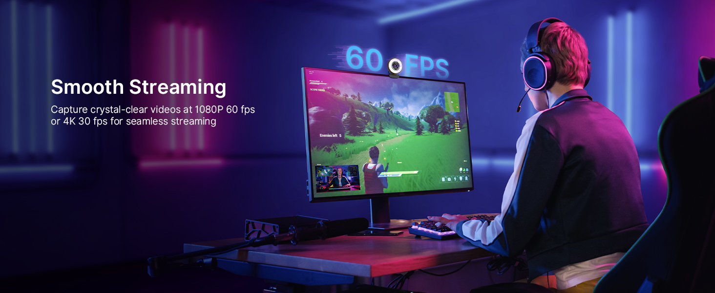 A game streamer live streaming smoothly at 60FPS in low light