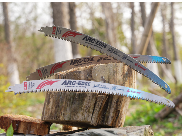 Reciprocating saw blades wood pruning