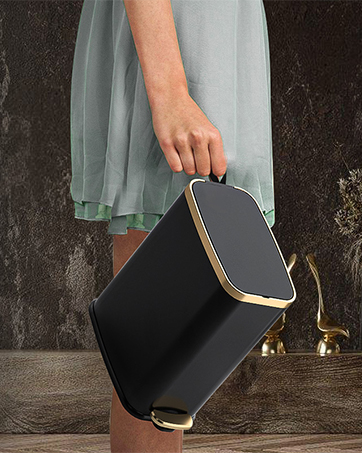 Conveniently movable small trash can