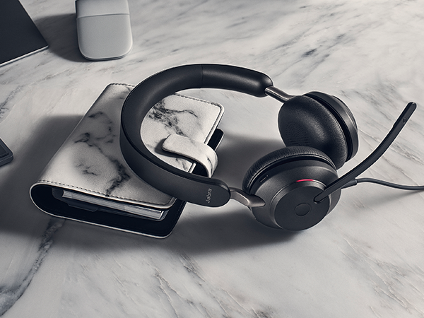 Three strategically placed microphones filter 35% more background conversation noise from calls.