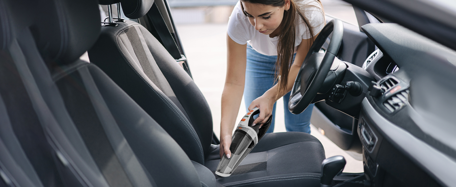 Handheld vacuum cleaner suitable for cleaning cars