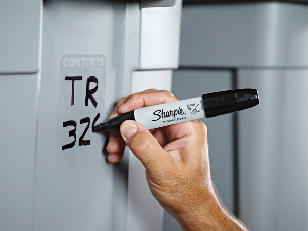chisel tip sharpie permanent marker label plastic bin garage basement storage organize write best