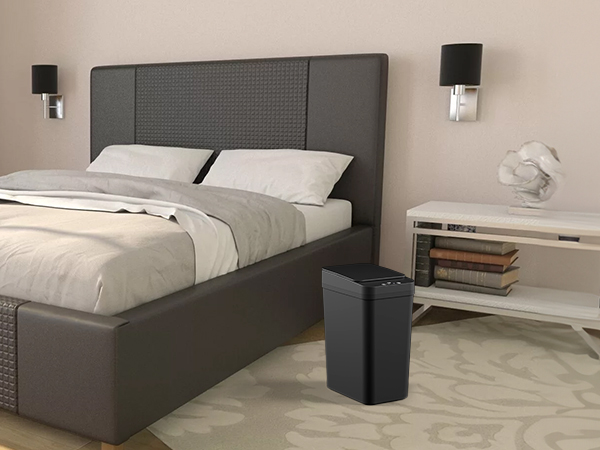 small trash can with lid