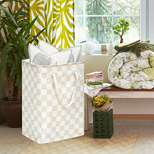 I really like the sturdy, thick material of this hamper.