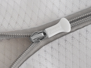 laundry bag with zipper