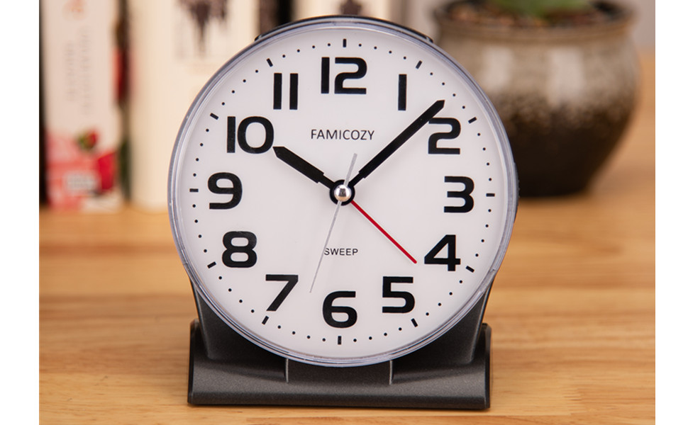 922 black clock on desk