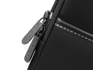macbook sleeve equipped with a fine zipper