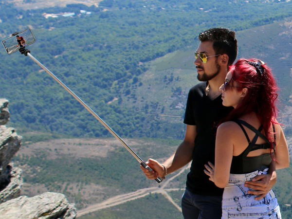 Selfie Stick Extendable Selfie Stick Tripod with Wireless Remote and Tripod Stand