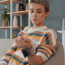 wrist BP monitor by Paramed