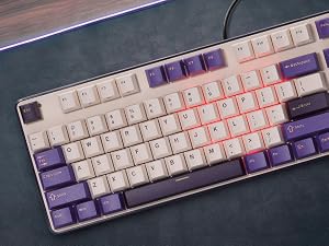 RK ROYAL KLUDGE RK920 keyboard DIY RGB lighting for night gaming, creating custom ambience