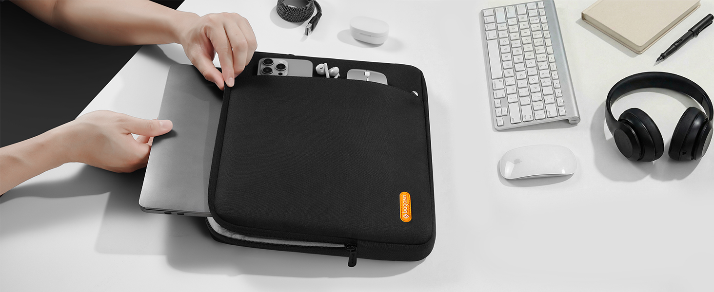 black laptop sleeve