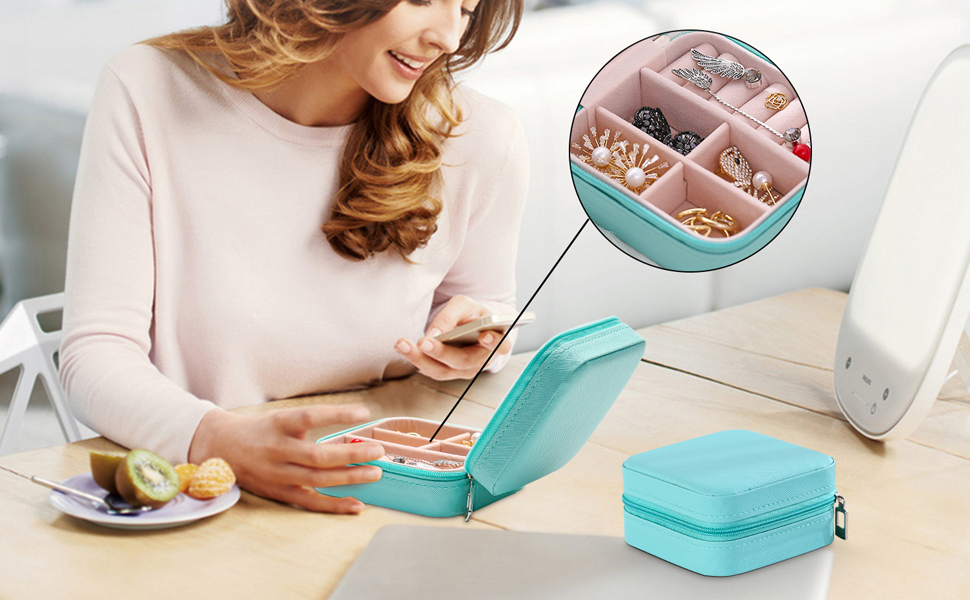 Travel jewelry box