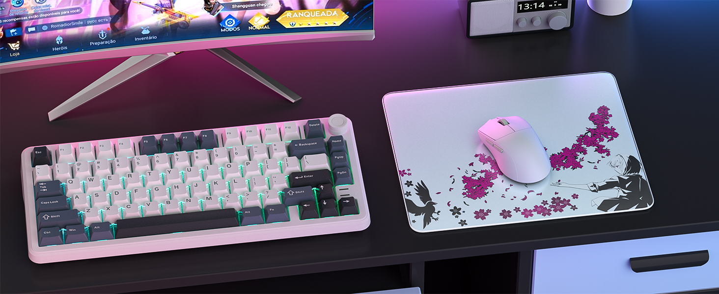 Glass mouse pad suitable for gaming scenes
