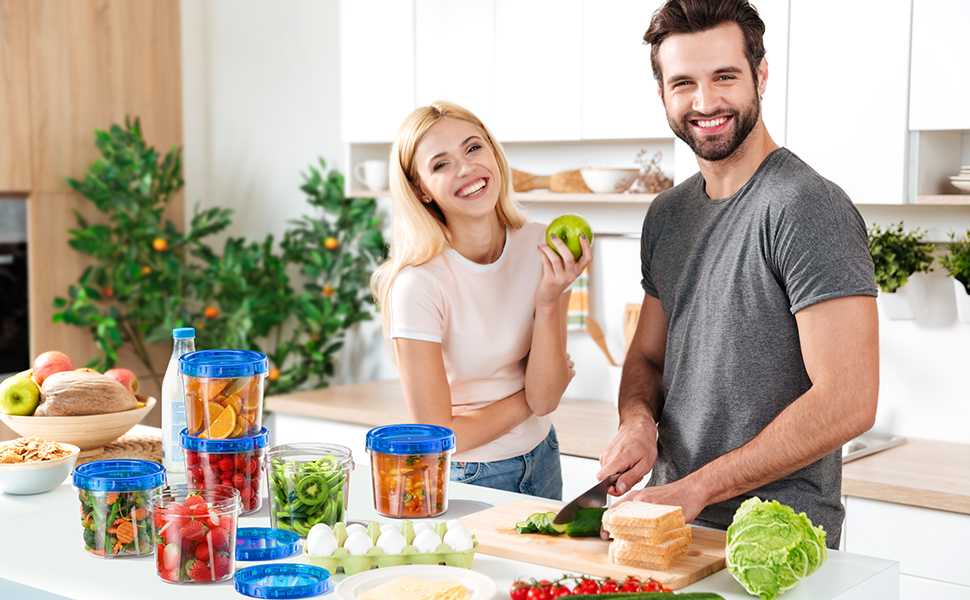 plastic small containers with lids