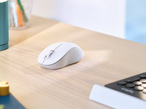 signature m550 wireless white mouse with silent clicks