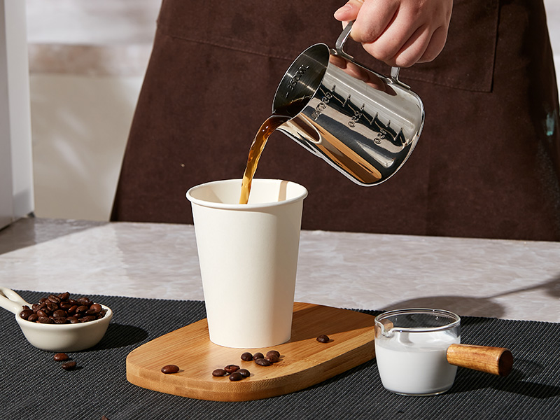 coffee cups with lids