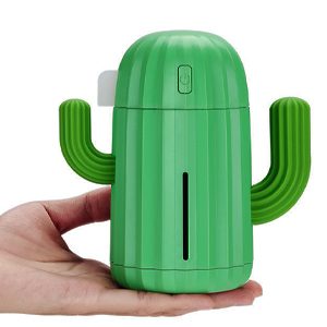 One hand holds the humidifier