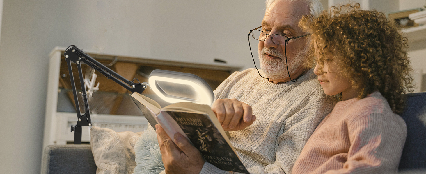 magnifying glass with light for reading