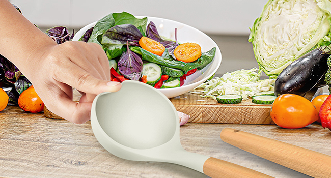 Khaki utensils 