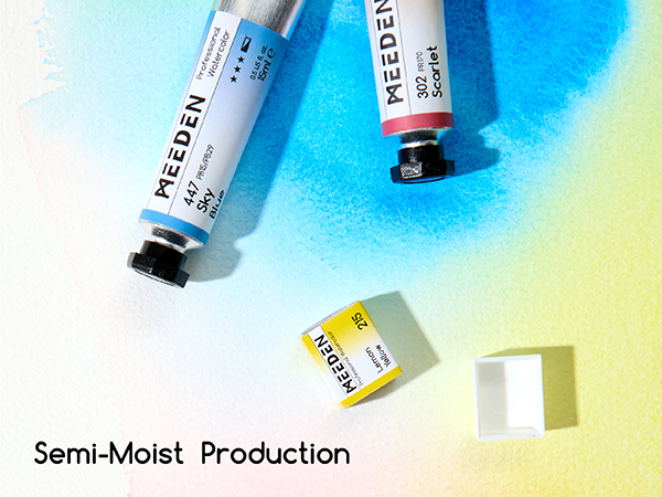 The watercolor pan uses a more complex semi-moist technique. It is easy to dip and has uniform color